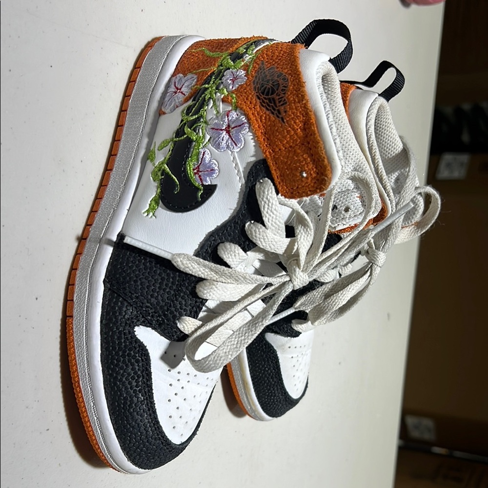 Nike Air Jordan Kids' Floral Embroidered High-Top Sneakers Used in great cond.